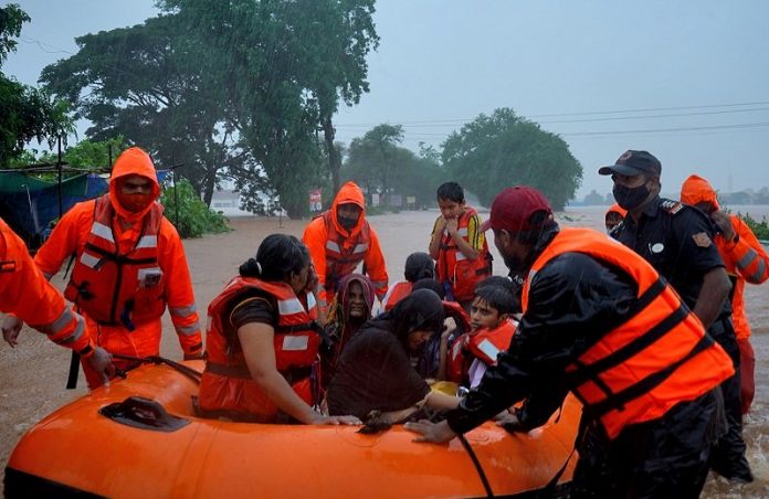 Banjir dan Tanah Longsor Tewaskan 113 warga India Barat