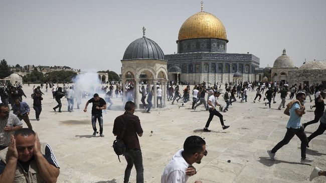 Polisi Israel Serbu Masjid Al-Aqsa, Usir Warga Palestina Saat Sholat Dhuhur
