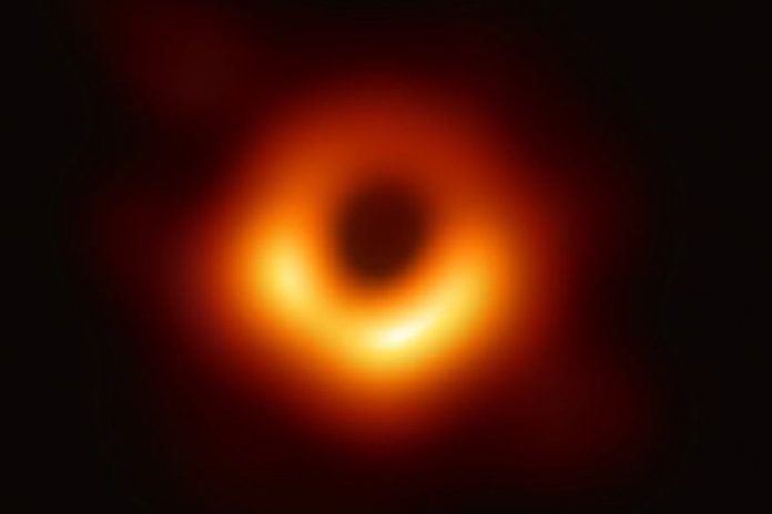 Para Astronom Melihat Cahaya dari Black Hole Pertama kalinya, Bukti Teori Relativitas Einstein