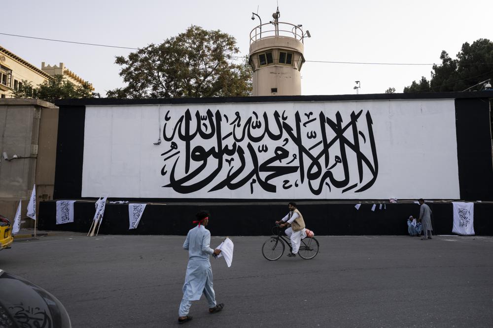 Taliban Kibarkan Bendera Saat Dunia Peringati Tragedi 9/11
