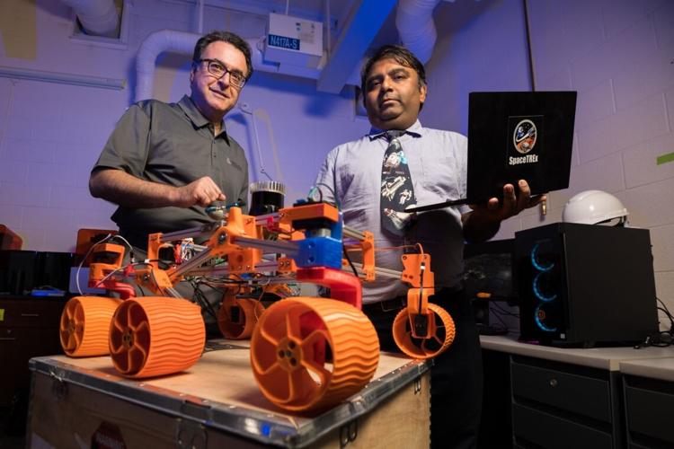 University of Arizona Kembangkan Robot Pertambangan Bulan