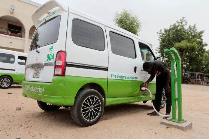 Perusahaan Nigeria Buat Minibus Listrik untuk Mendorong Clean Energy