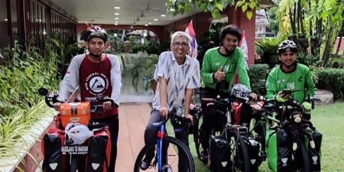 Berangkat Haji dengan Sepeda, Tiga Warga Indonesia Tiba di Thailand