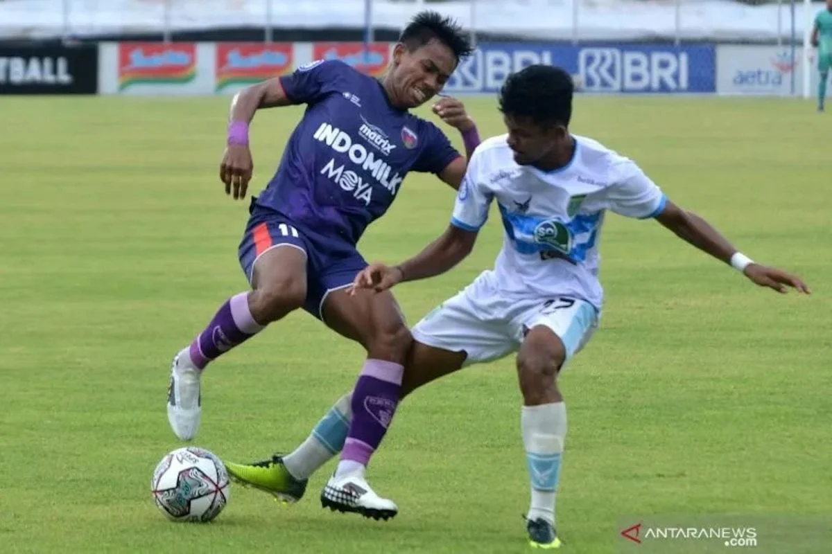Ilham Fathoni Pemain Asal Kabupaten Kampar Mengaku Senang Satu Tim dengan Samsul Arif dan Ferdinand Sinaga