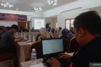 KPU Kota Sawahlunto, Sumatera Barat, baru saja menetapkan standar untuk bahan kampanye Pilkada 2024. Keputusan ini diambil dalam rapat koordinasi pada Sabtu, 21 September 2024.