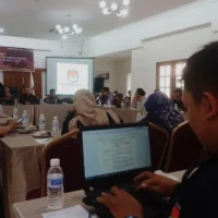 KPU Kota Sawahlunto, Sumatera Barat, baru saja menetapkan standar untuk bahan kampanye Pilkada 2024. Keputusan ini diambil dalam rapat koordinasi pada Sabtu, 21 September 2024.