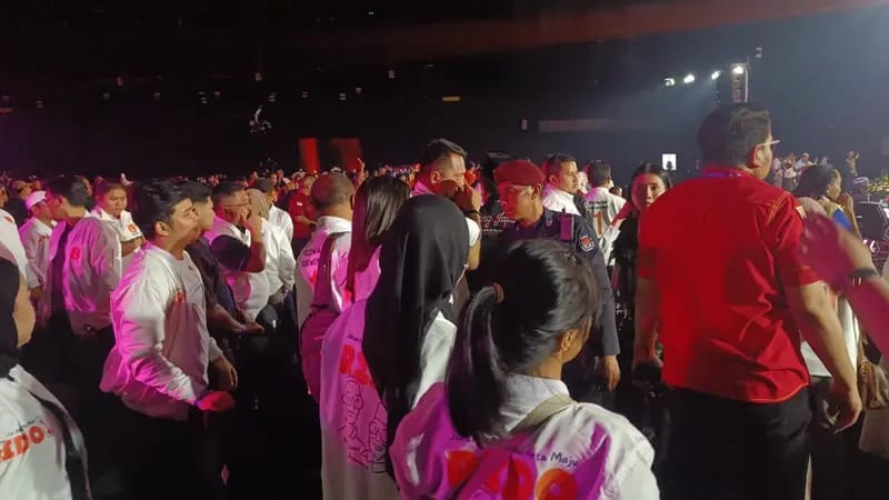 Debat kedua Pilkada Jakarta 2024 berlansung penuh ketegangan antara dua kubu pendukung.