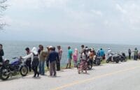 Kecelakaan Tunggal di Jalan Lintas Padang Panjang-Solok: Truk Bermuatan Minuman Terjun ke Danau Singkarak