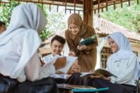 Pahlawan Tanpa Tanda Jasa: Bagaimana Sejarah Hari Guru