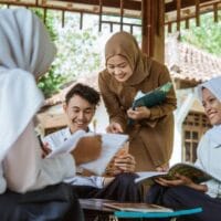 Pahlawan Tanpa Tanda Jasa: Bagaimana Sejarah Hari Guru