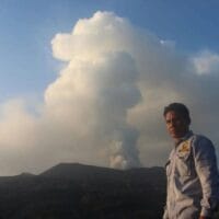 Iwan dan Rekan: Penjaga Keberanian di Tepi Gamalama