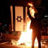 Ribuan Warga Israel Serukan Protes di Depan Kediaman Netanyahu