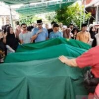 Suasana Haru di Pemakaman Satu Keluarga Pekanbaru