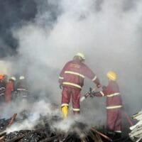 Gudang Kayu di Pekanbaru Terbakar Hebat, Ledakan Hebohkan Warga