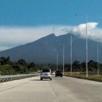 Jalan Tol Padang-Sicincin, Trafik Tertinggi, Trans Sumatera, Libur Natal dan Tahun Baru, Nataru 2025, 21-31 Desember 2024, Tol 36,6 Kilometer, 38.934 Kendaraan, PT Hutama Karya, Jarot Seno Wibawa, Masyarakat Sumatera Barat, Lubuk Alung, Alternatif Kemacetan, Warga Bukittinggi, Icha, Perjalanan Hemat Waktu, Gunung Tandikek, Pemandangan Indah, Kota Padang, Sicincin, Trafik Meningkat, Andalan Masyarakat Sumbar.