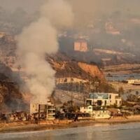 Kebakaran Meluas di Los Angeles: 10 Orang Tewas dan Ribuan Bangunan Hangus