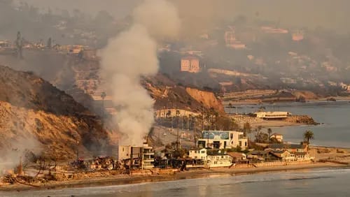Kebakaran Meluas di Los Angeles: 10 Orang Tewas dan Ribuan Bangunan Hangus