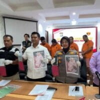 Polisi Ringkus Enam Tersangka Sindikat Perdagangan Bayi, Belasan Korban Diduga Terlibat Polisi Ringkus Enam Tersangka Sindikat Penjualan Bayi, Belasan Korban Diduga Terlibat