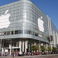 Apple Raut Cuan Rp 50 Triliun Penjualan di Indonesia