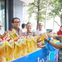 APP Group Wakafkan 2.000 Alquran dan Jual Minyak Goreng Murah di Bazar Ramadan Kemenperin