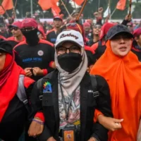 Ribuan Buruh Menuju Gedung DPR, Pastikan Situasi Tetap Kondusif