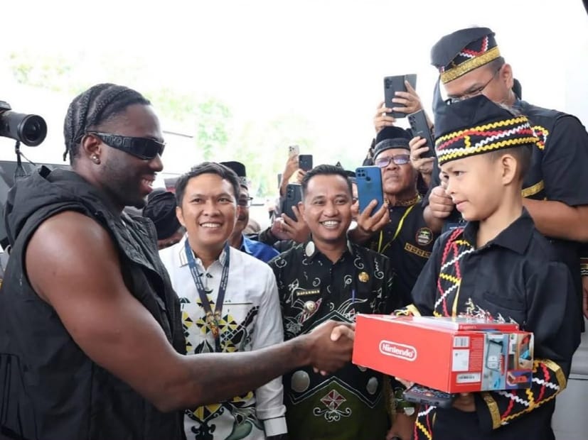 Melly Mike Hebohkan Riau, Bertemu Bocah Viral dan Suarakan Save Tesso Nilo