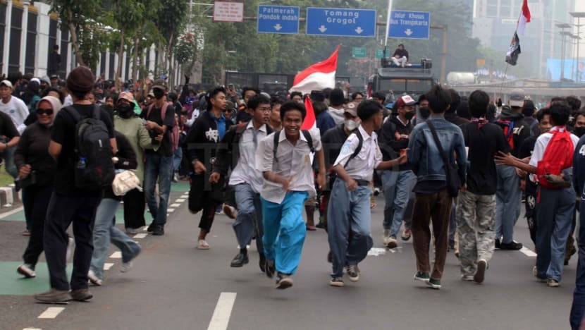 Suara Pelajar Mewarnai Demonstrasi di DPR