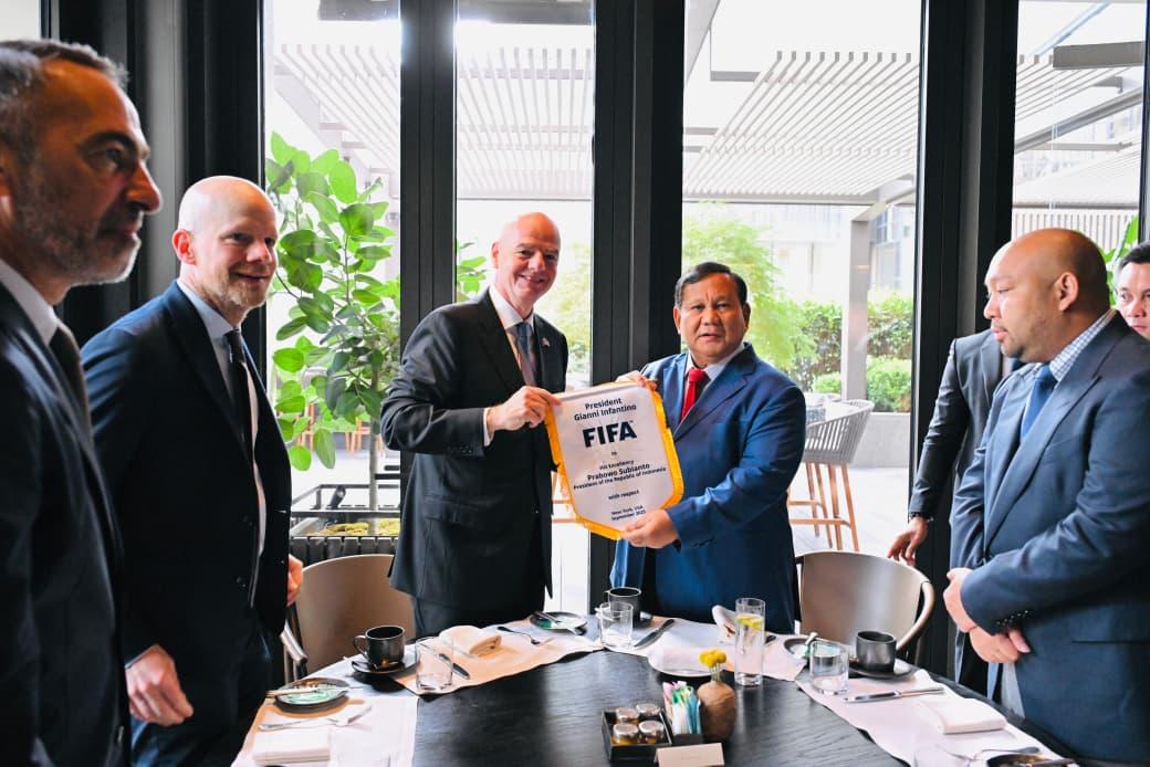 Presiden Prabowo Temui Presiden FIFA di New York