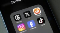 Komdigi Kaji Usulan DPR Terapkan Aturan Satu Orang Satu Akun Medsos