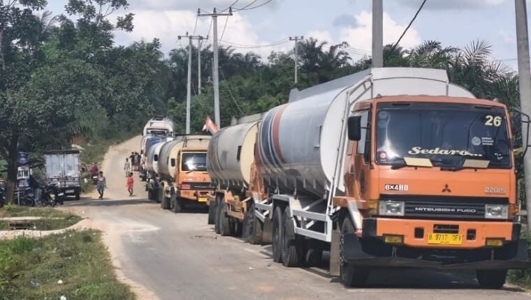 Warga Siabu Perpanjang Blokade Truk Sawit PT Ciliandra