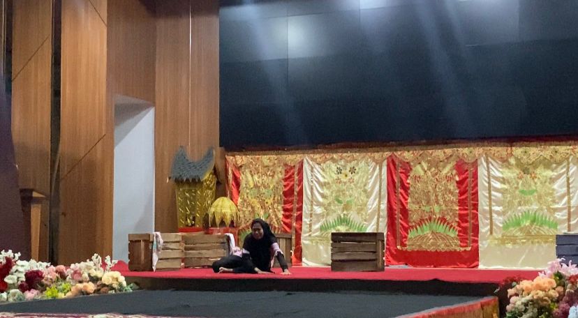 Mahasiswi Asal Riau Guncang Panggung Internasional dengan Monolog “Perempuan Obrak-Abrik”