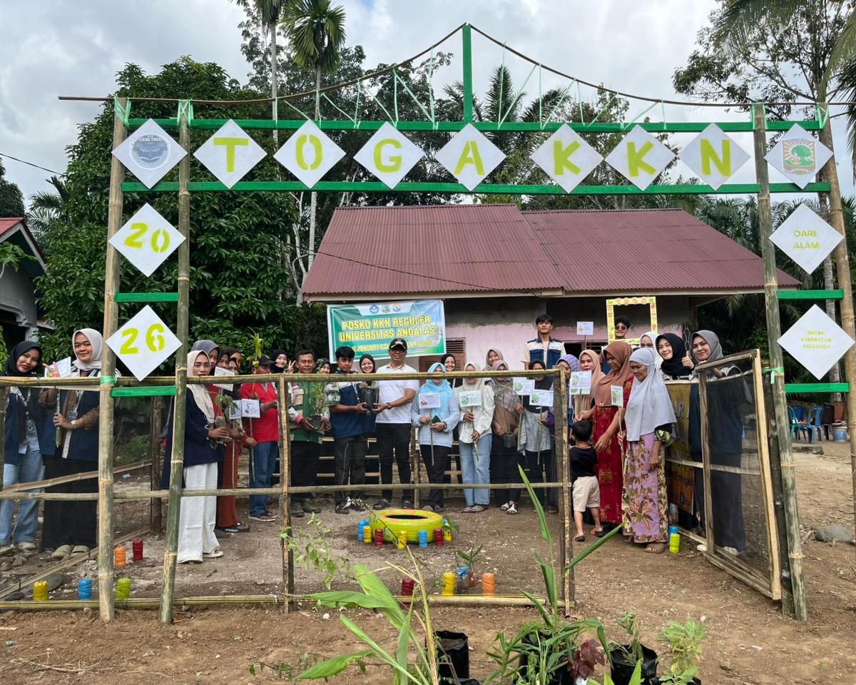 Mahasiswa KKN Unand Bersama Warga Tebing Tinggi Hidupkan Kembali TOGA