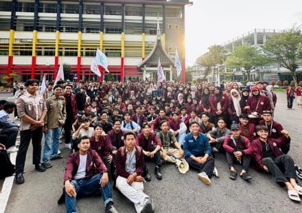 Idealisme Meja Lelang Politik