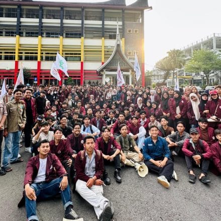 Idealisme Meja Lelang Politik