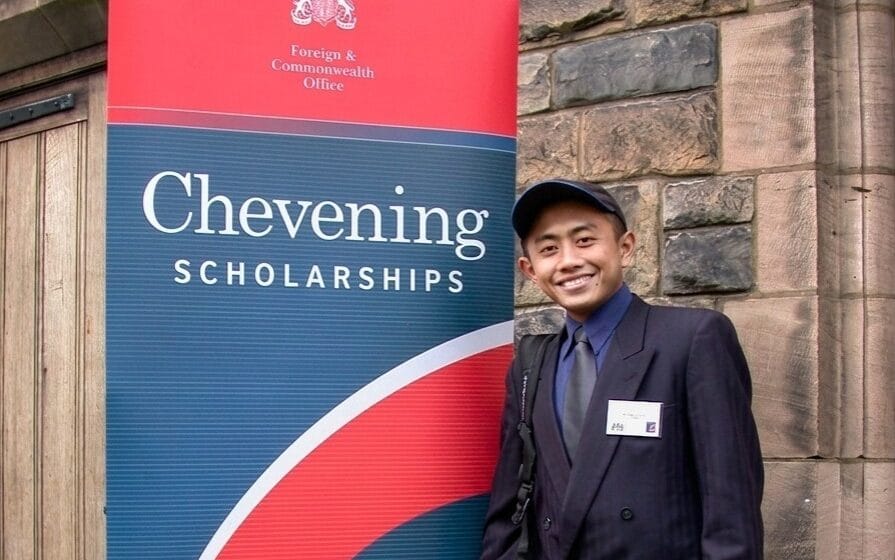 Mochammad Fauzen, dari Penerima Beasiswa hingga Membuka Jalan Studi ke Luar Negeri Mochammad Fauzen, dari Penerima Beasiswa hingga Membuka Jalan Studi ke Luar Negeri
